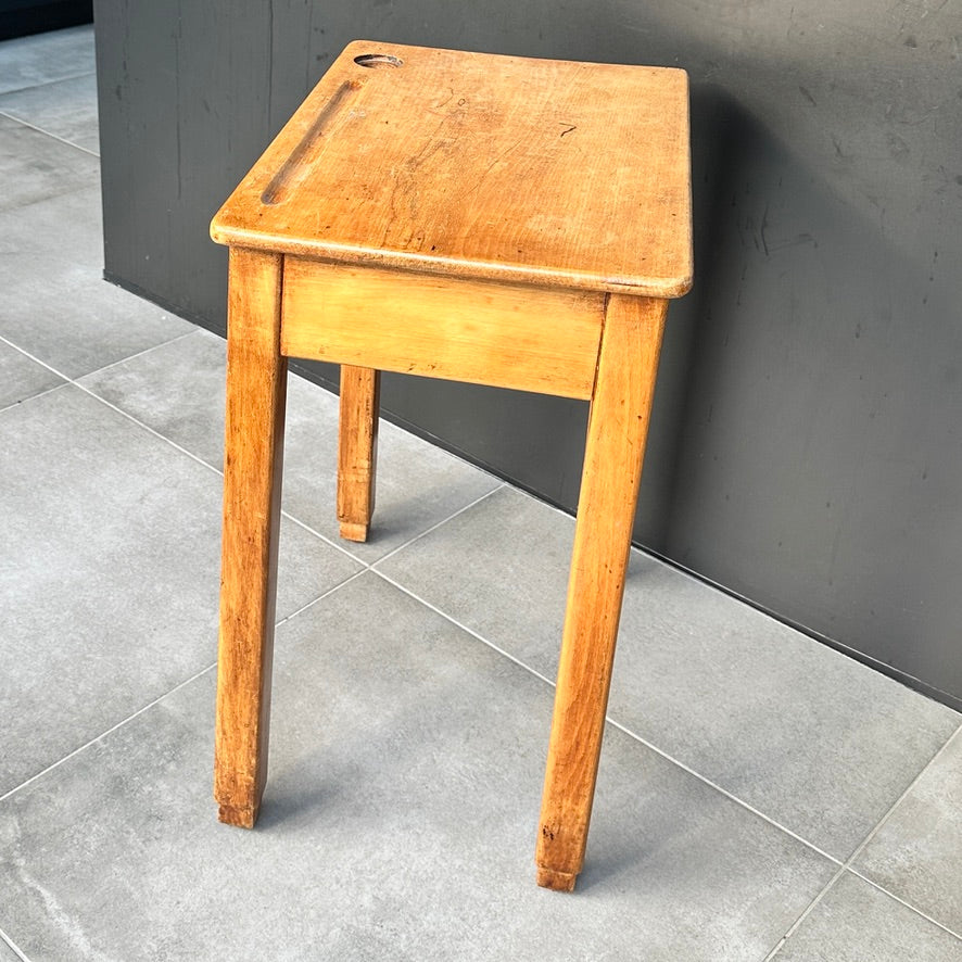 Bureau d’écolier en bois massif - Milieu XXème Siècle - Chaise Indépendante