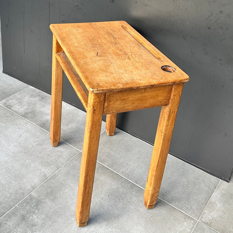 Bureau d’écolier en bois massif - Milieu XXème Siècle - Chaise Indépendante