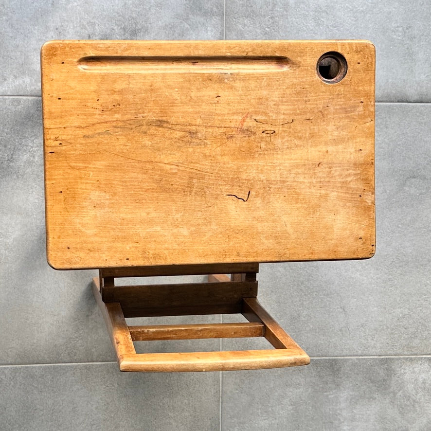 Bureau d’écolier en bois massif - Milieu XXème Siècle - Chaise Indépendante