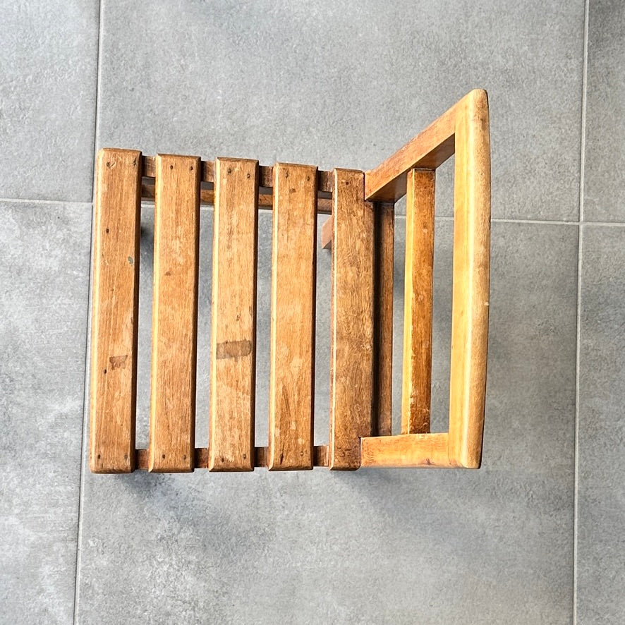 Bureau d’écolier en bois massif - Milieu XXème Siècle - Chaise Indépendante