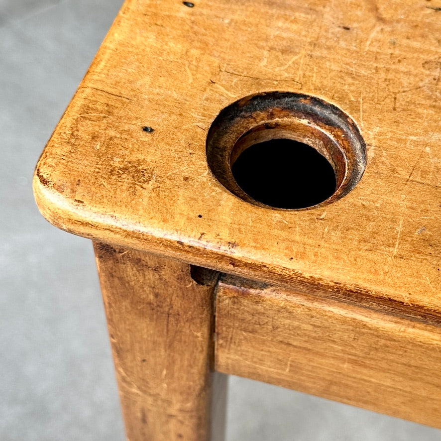 Bureau d’écolier en bois massif - Milieu XXème Siècle - Chaise Indépendante