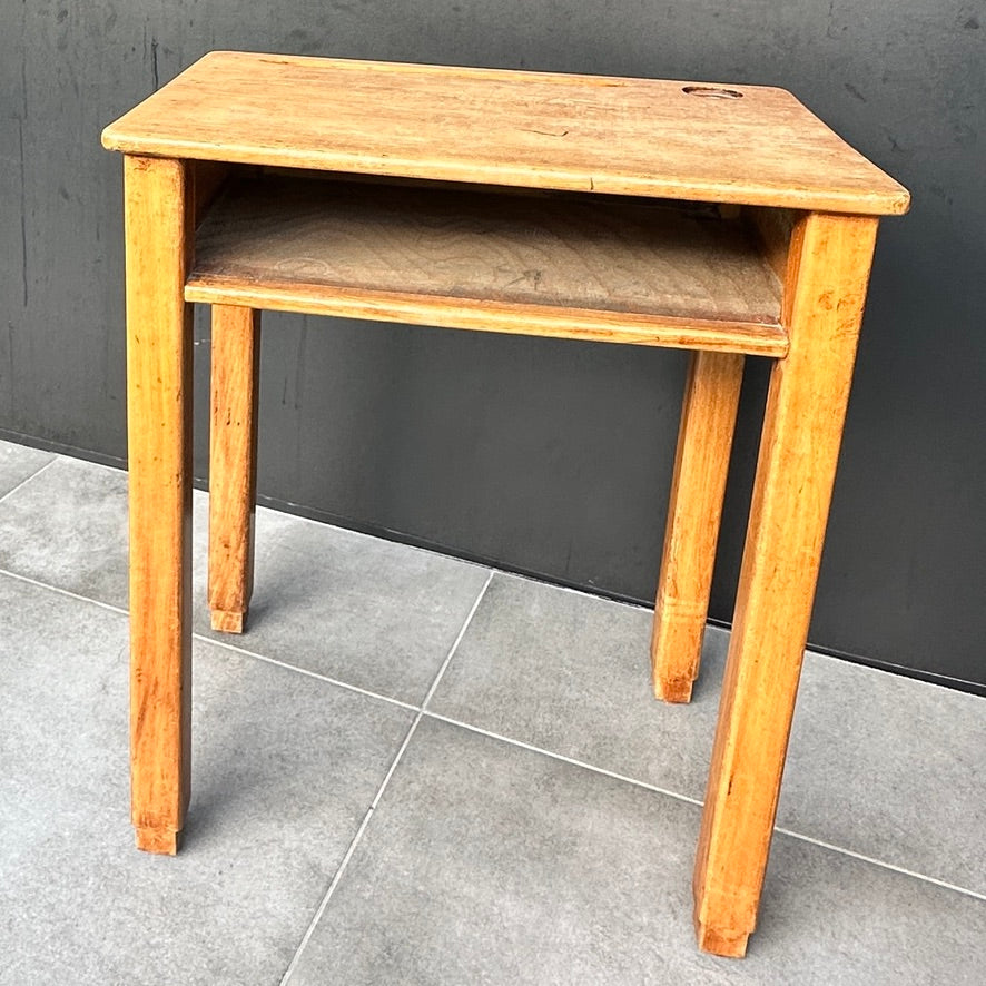 Bureau d’écolier en bois massif - Milieu XXème Siècle - Chaise Indépendante