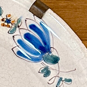 Assiette en faïence à décor polychrome - XVIII ème siècle