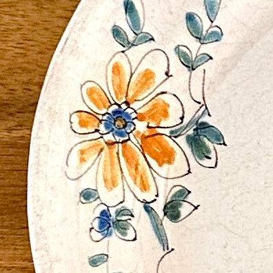 Assiette en faïence à décor polychrome - XVIII ème siècle