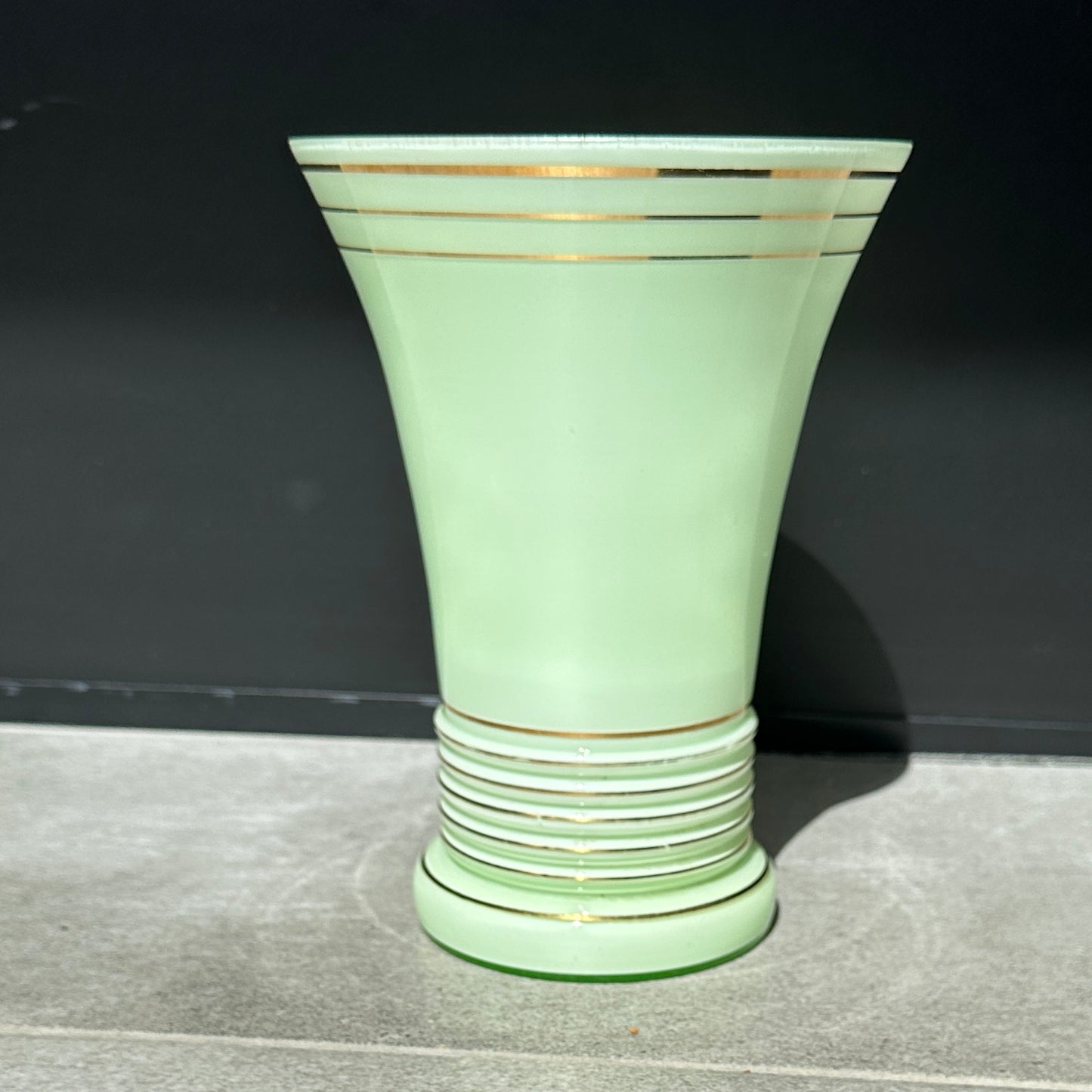 Vase en opaline - vert pastel- années 50