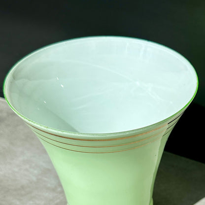 Vase en opaline - vert pastel- années 50