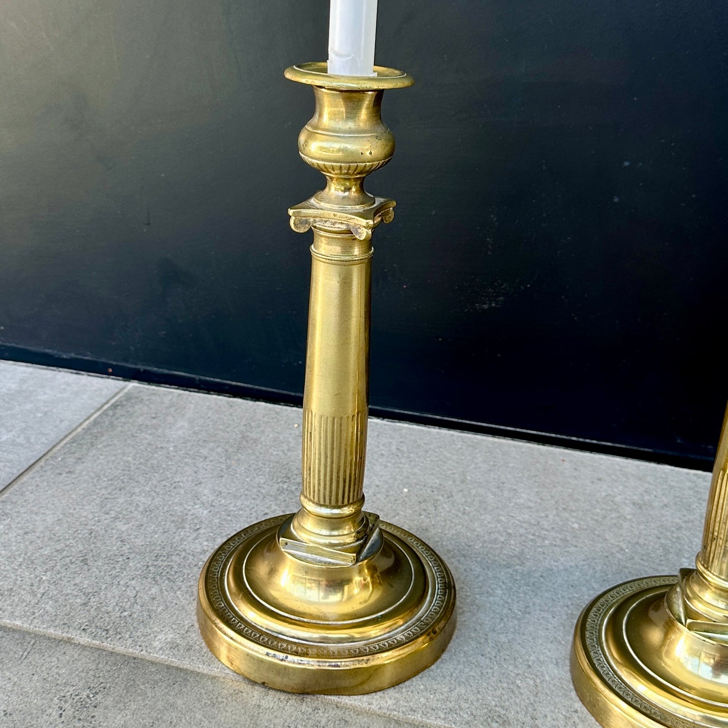 🕯️ Paire de Bougeoirs en Laiton XIXe – Style Néoclassique