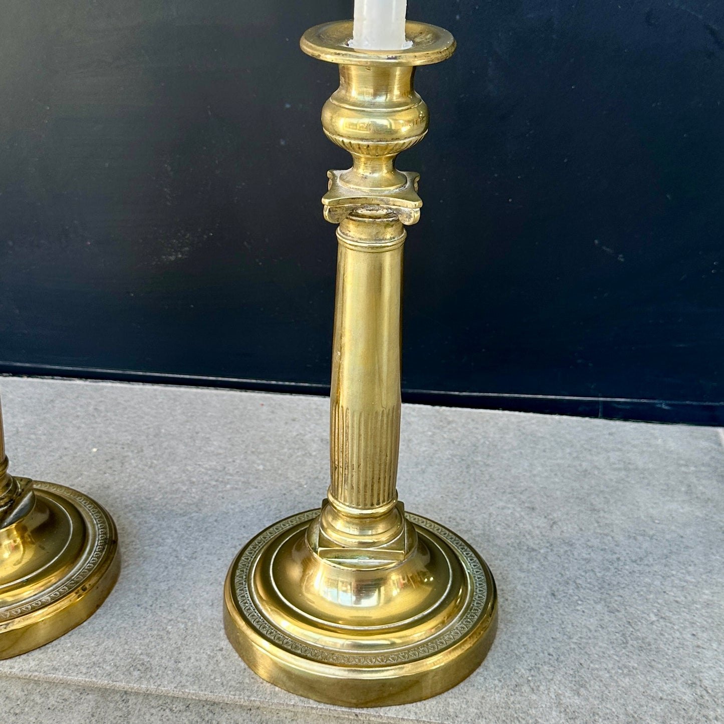 🕯️ Paire de Bougeoirs en Laiton XIXe – Style Néoclassique