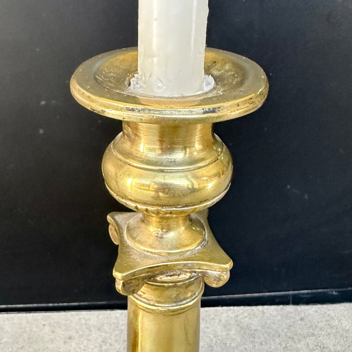 🕯️ Paire de Bougeoirs en Laiton XIXe – Style Néoclassique