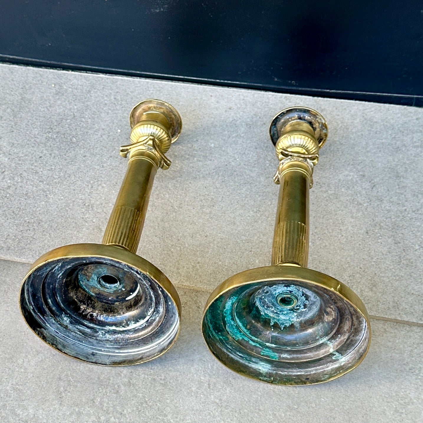 🕯️ Paire de Bougeoirs en Laiton XIXe – Style Néoclassique