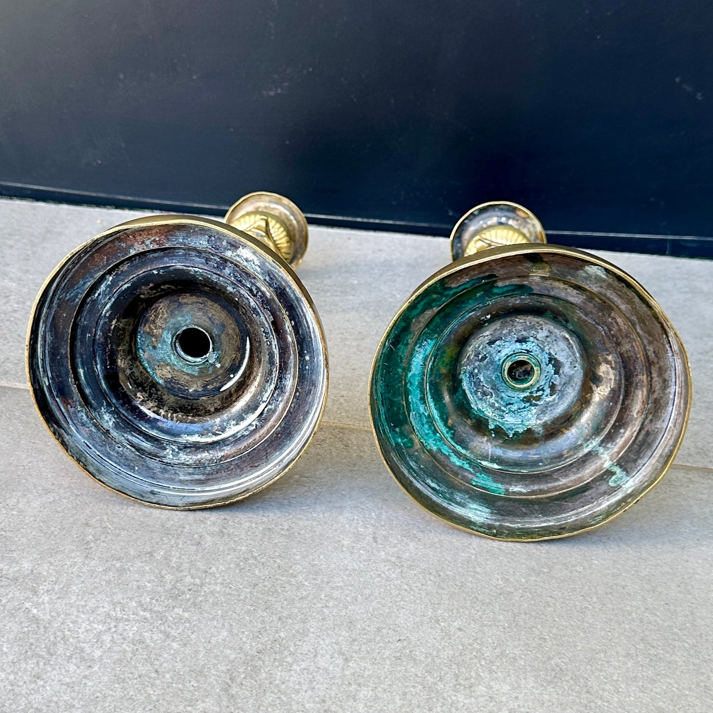 🕯️ Paire de Bougeoirs en Laiton XIXe – Style Néoclassique
