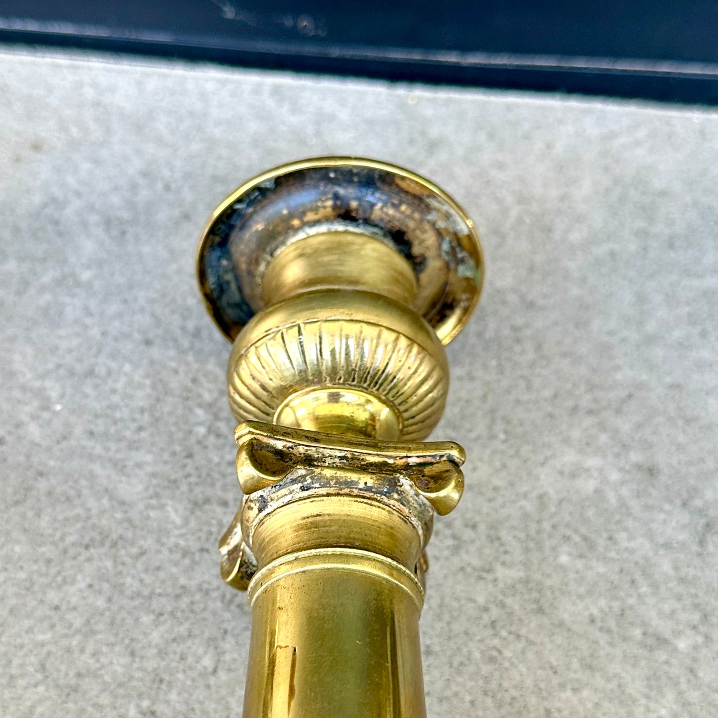 🕯️ Paire de Bougeoirs en Laiton XIXe – Style Néoclassique
