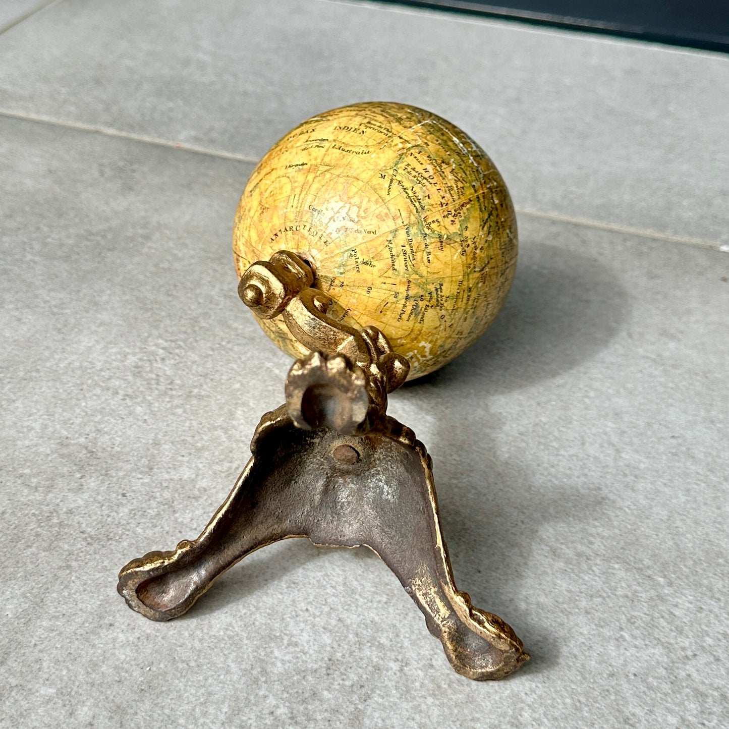 Globe Terrestre Ancien J.L & Cie 🌍 | Piètement Métal Doré | XIXᵉ siècle | 20,5 cm