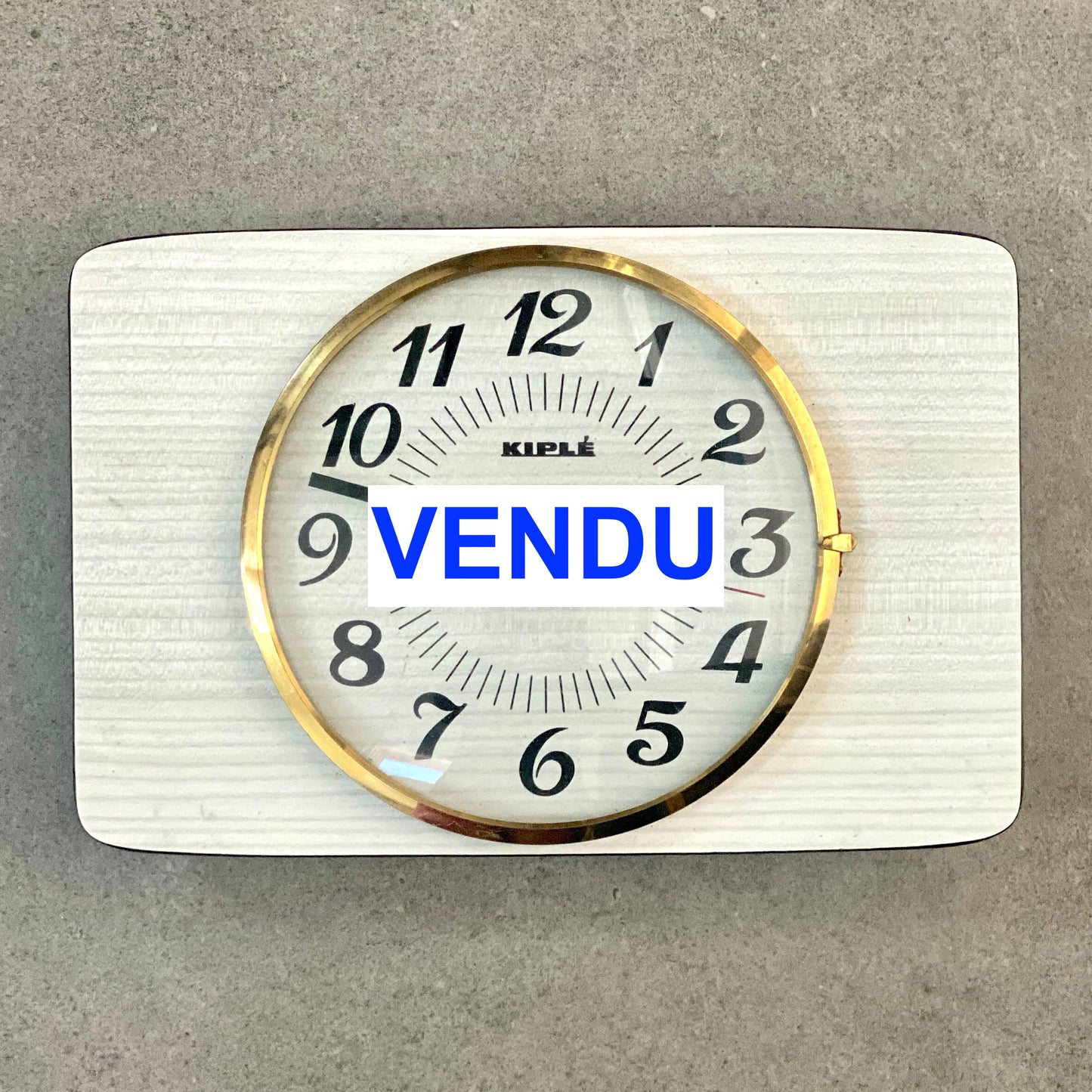 Horloge blanche vintage en formica - marque Kiplé - Années 60-70