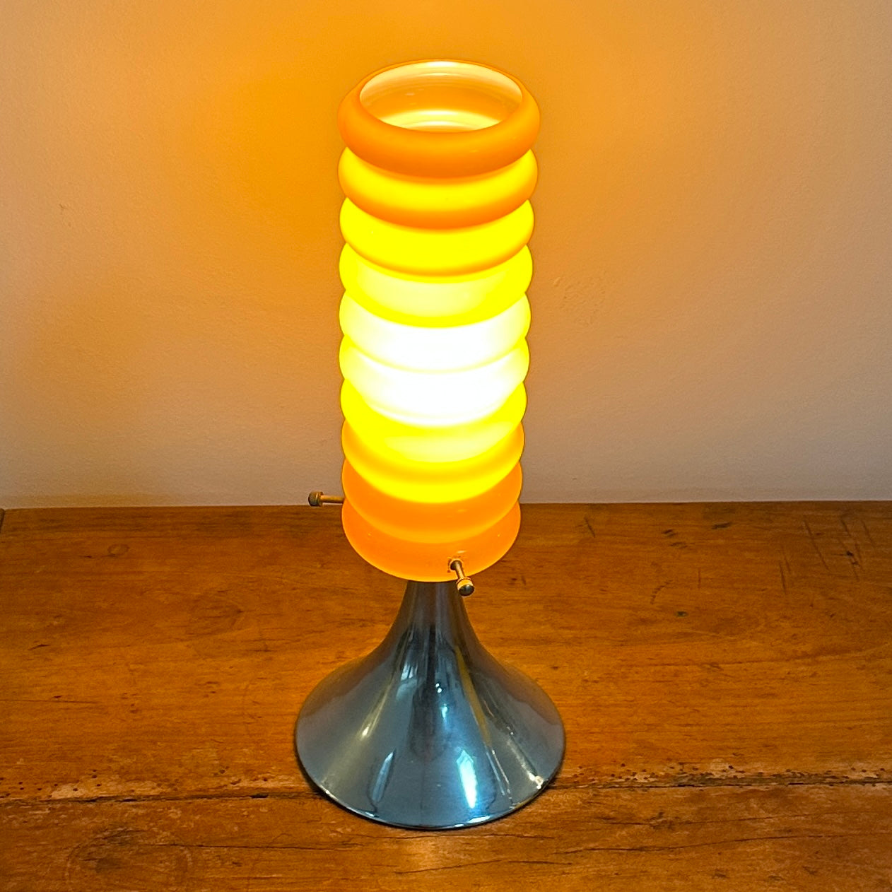 Lampe Vintage Orange – Base Tulipe Chromée & Abat-Jour en Verre