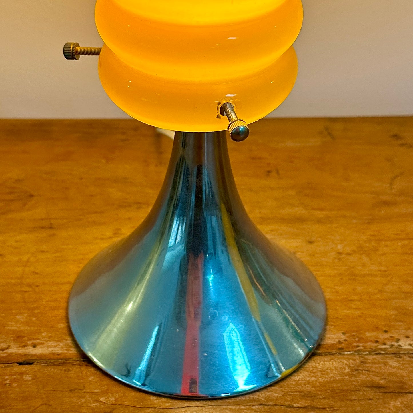 Lampe Vintage Orange – Base Tulipe Chromée & Abat-Jour en Verre
