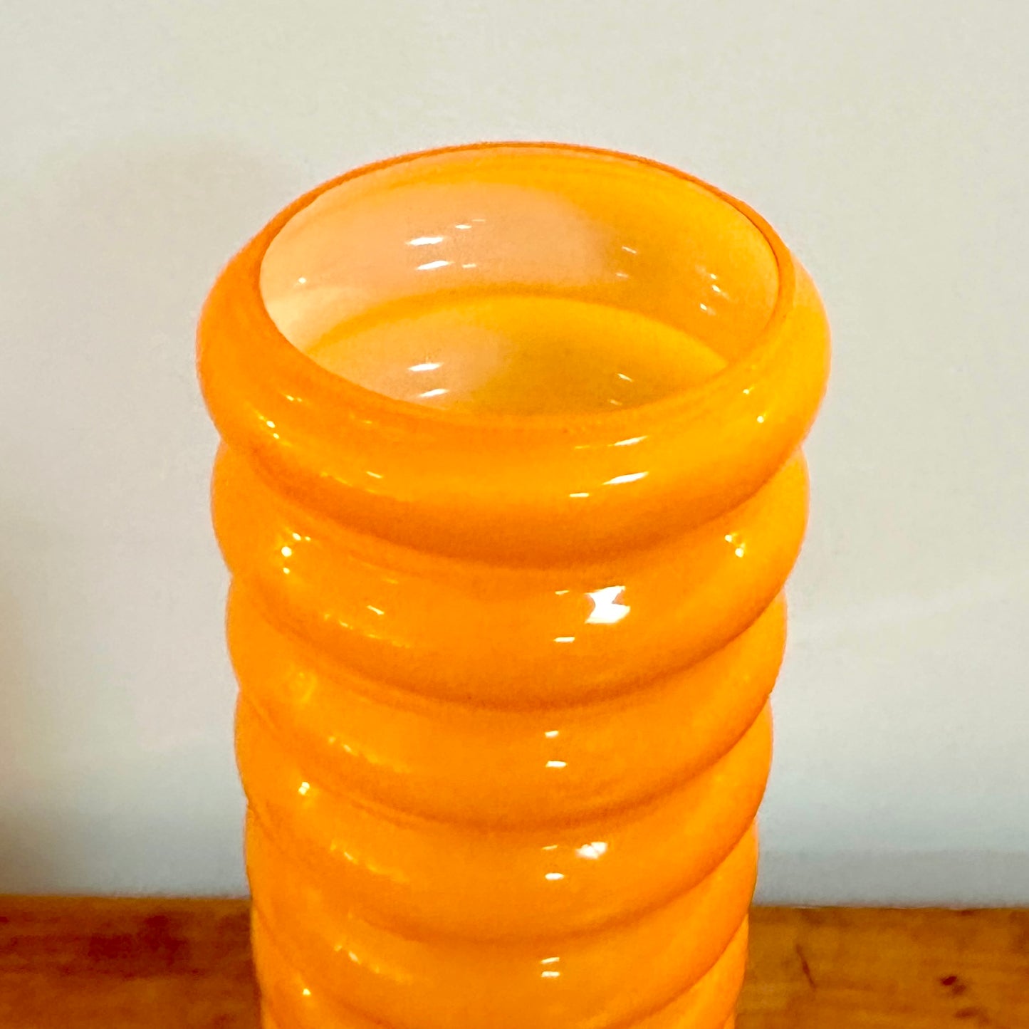 Lampe Vintage Orange – Base Tulipe Chromée & Abat-Jour en Verre