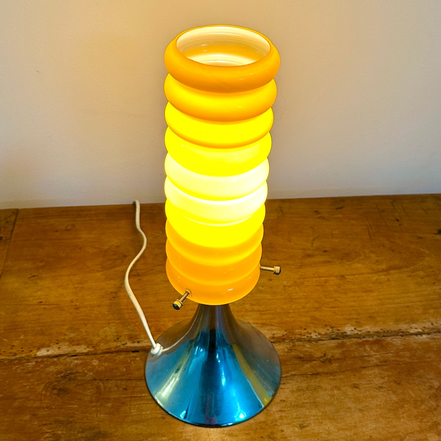 Lampe Vintage Orange – Base Tulipe Chromée & Abat-Jour en Verre