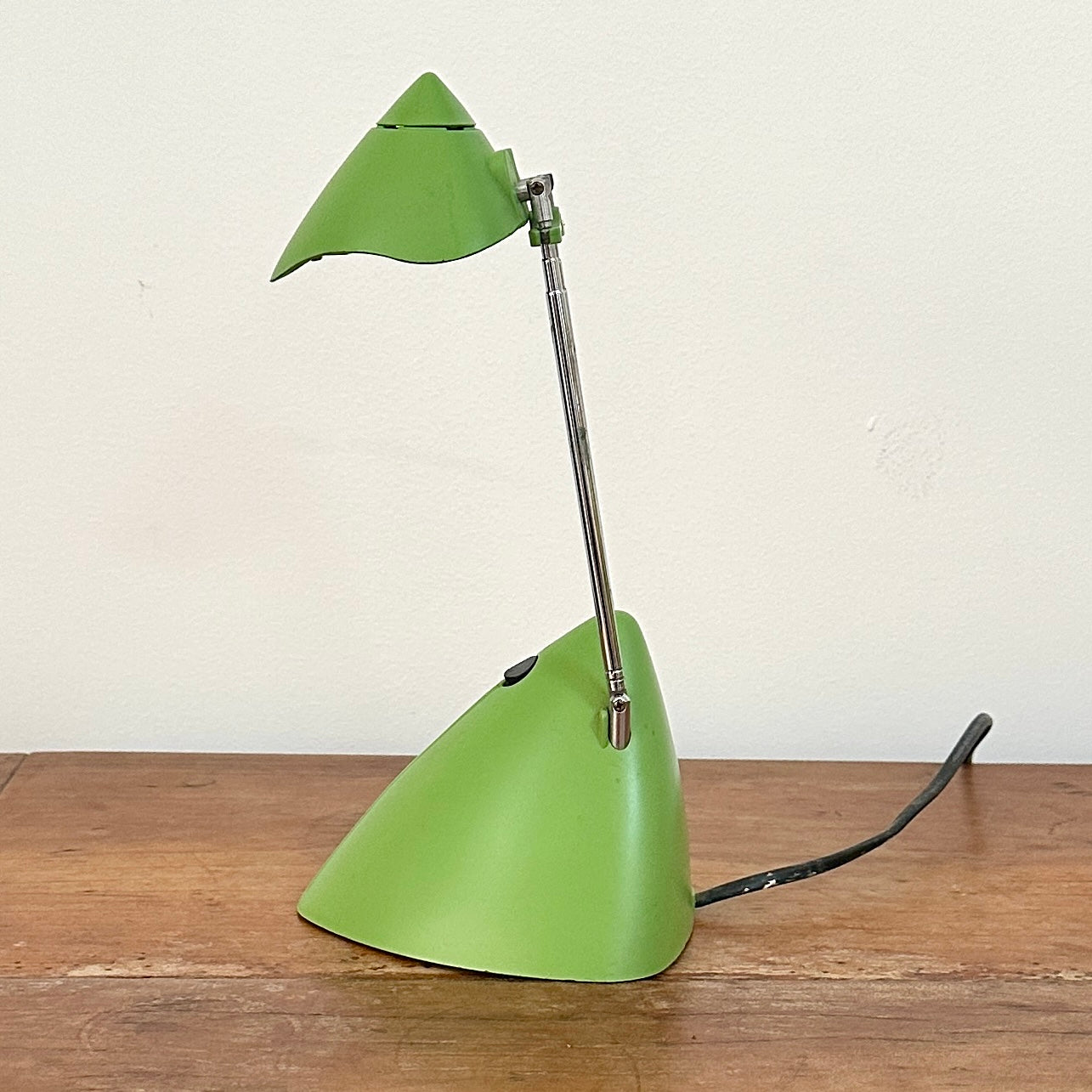 Lampe de Bureau Design en Plastique Vert – Design Télescopique et Orientable