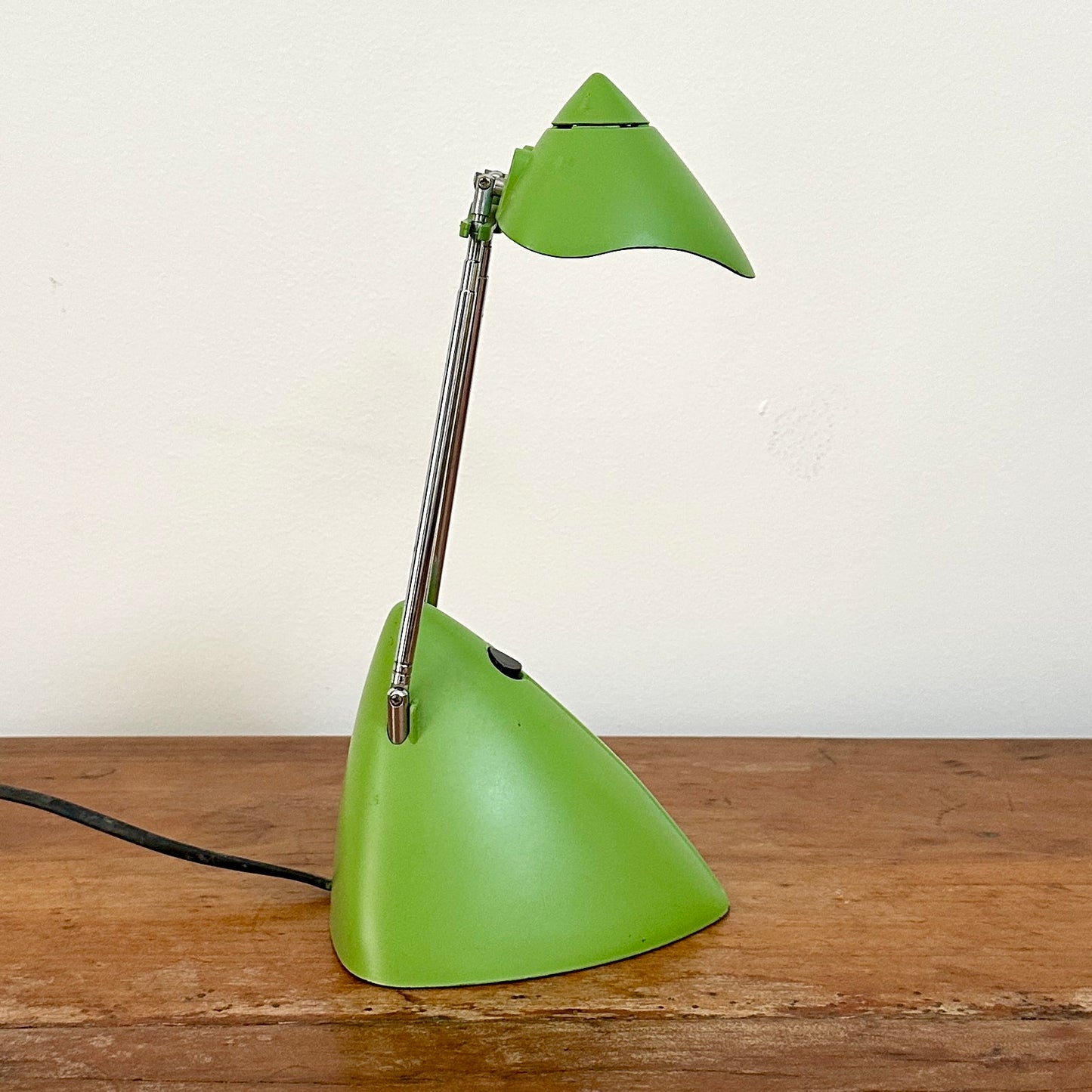 Lampe de Bureau Design en Plastique Vert – Design Télescopique et Orientable