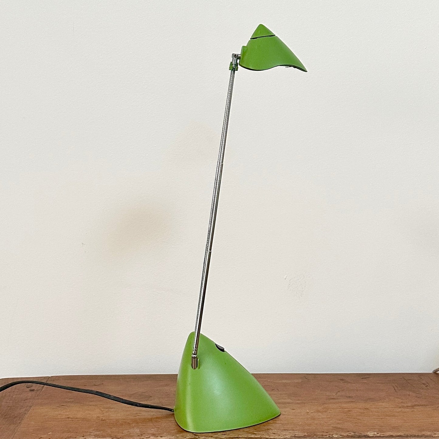 Lampe de Bureau Design en Plastique Vert – Design Télescopique et Orientable