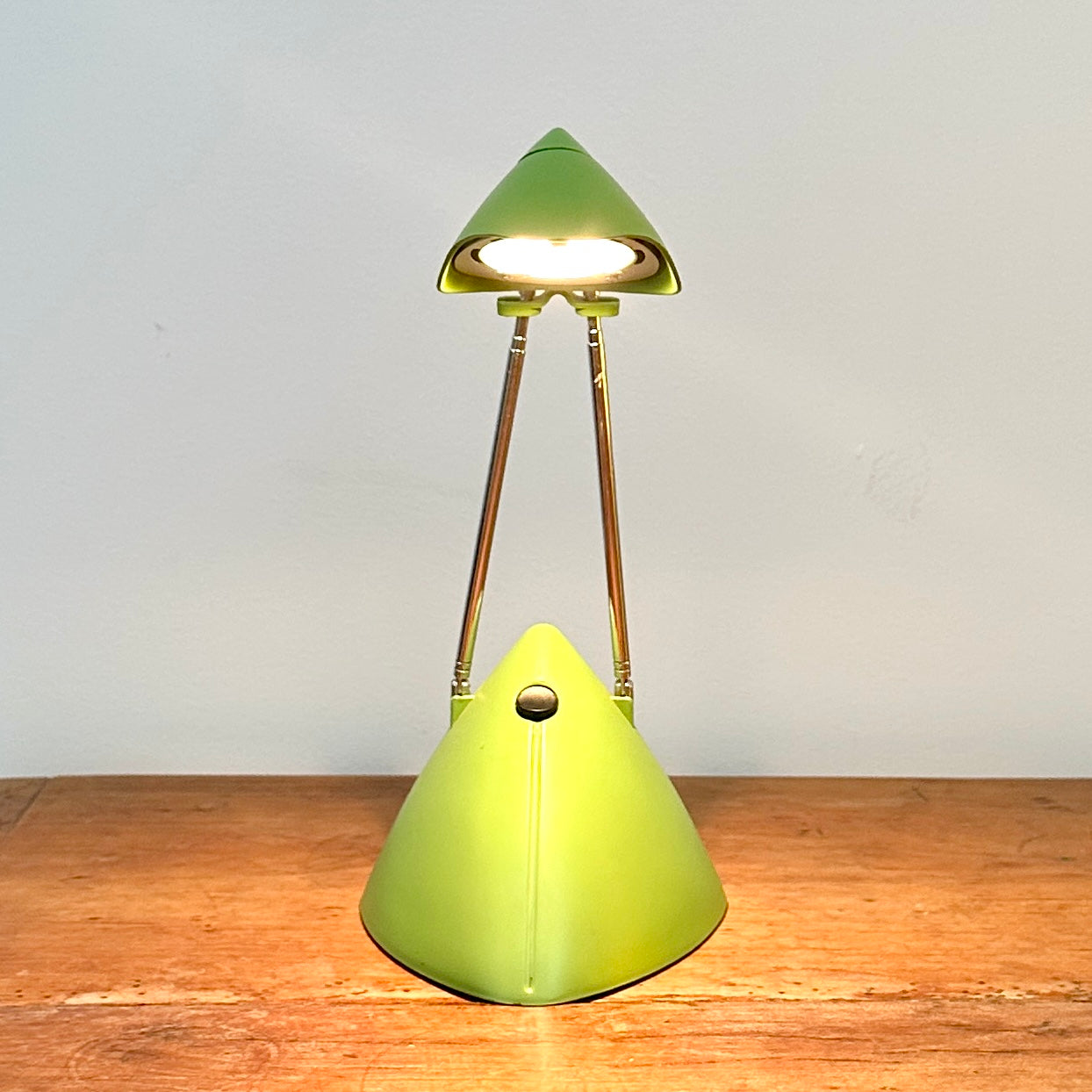 Lampe de Bureau Design en Plastique Vert – Design Télescopique et Orientable
