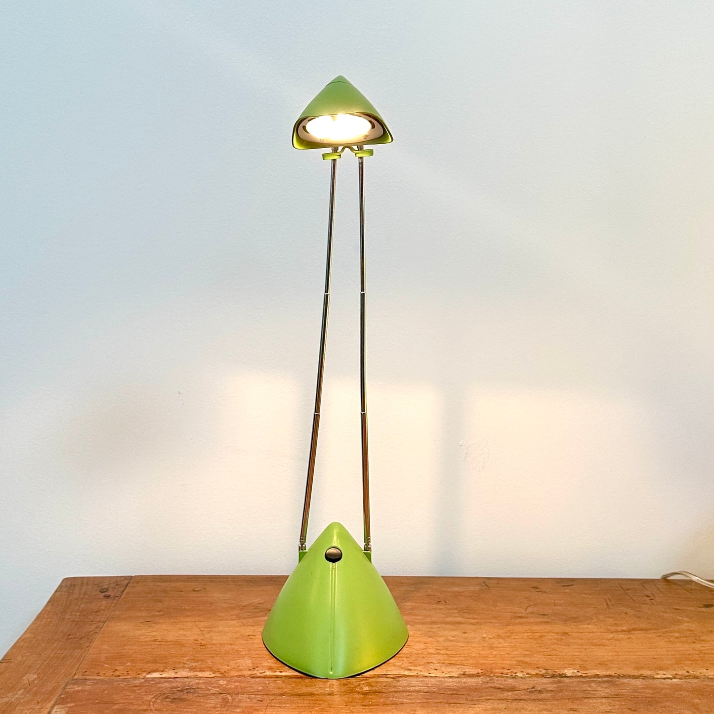 Lampe de Bureau Design en Plastique Vert – Design Télescopique et Orientable