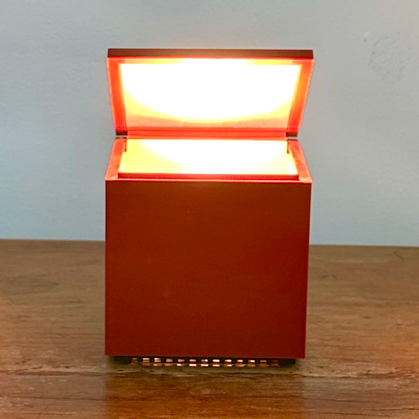 Lampe CINI & NILS – Design Iconique OPI Milano - Modèle : Cuboluce rouge