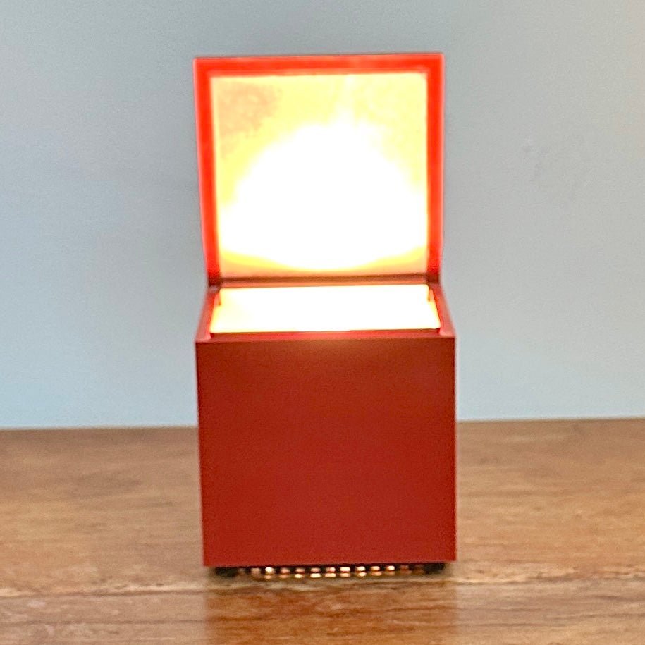Lampe CINI & NILS – Design Iconique OPI Milano - Modèle : Cuboluce rouge