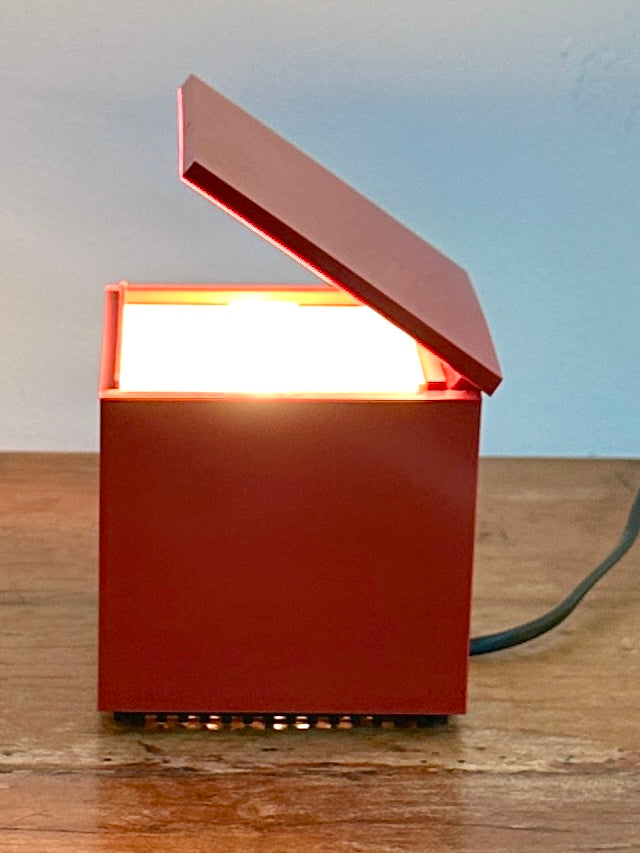 Lampe CINI & NILS – Design Iconique OPI Milano - Modèle : Cuboluce rouge