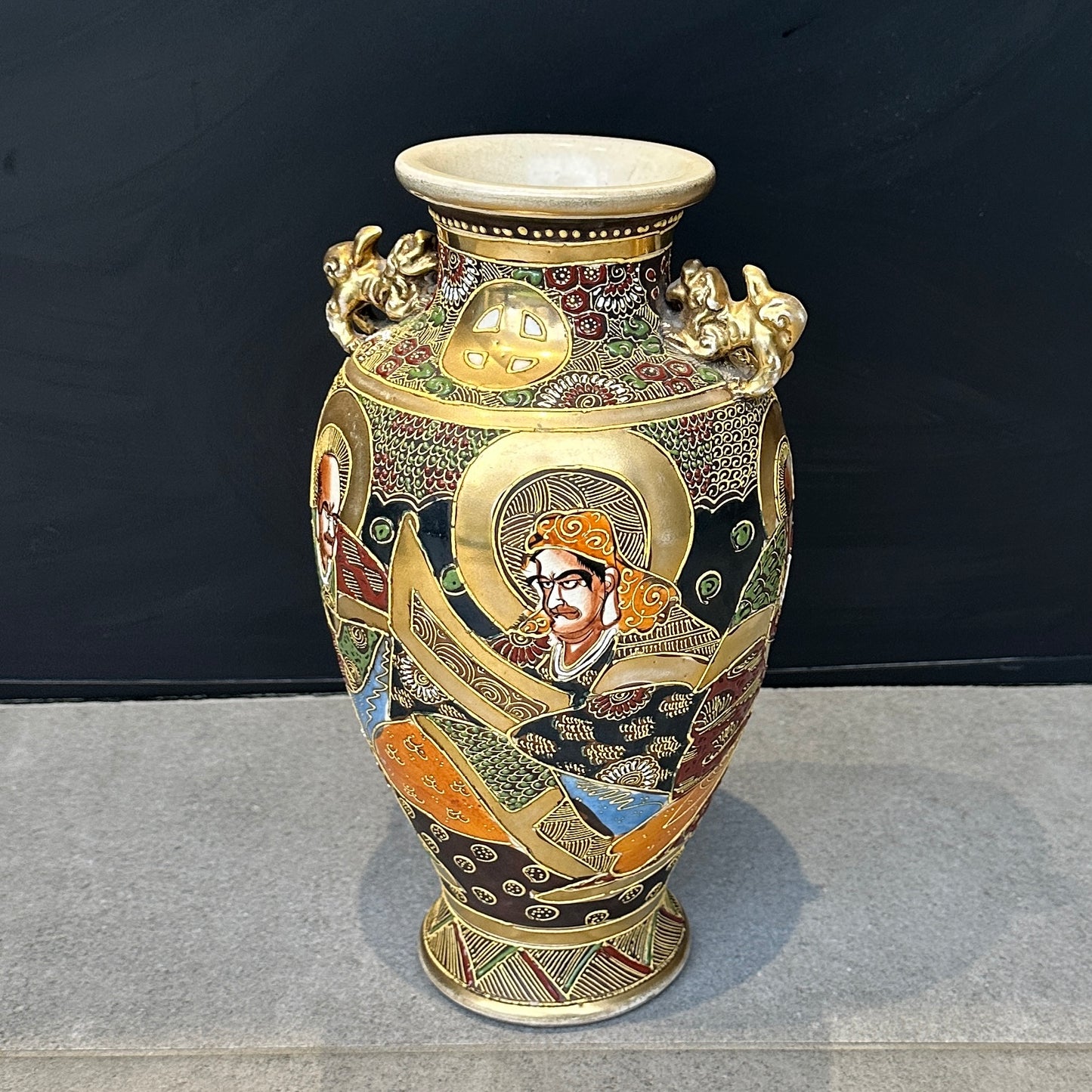 Vase en porcelaine de Satsuma – Signé – Décor Samouraïs & Rehauts dorés