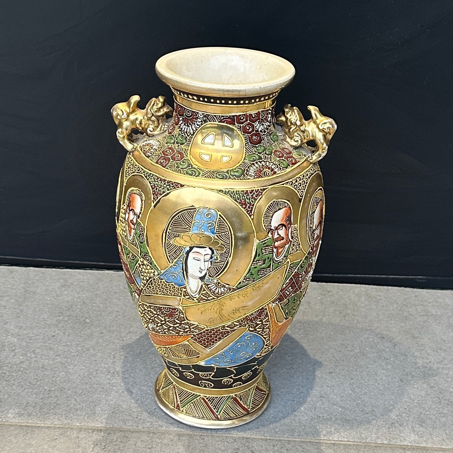 Vase en porcelaine de Satsuma – Signé – Décor Samouraïs & Rehauts dorés