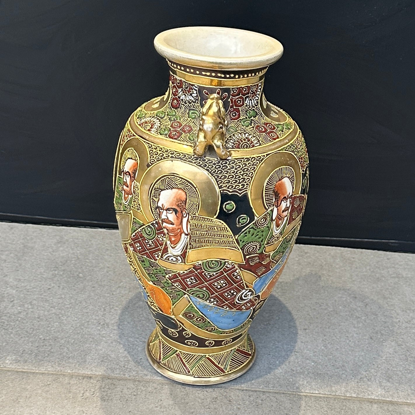 Vase en porcelaine de Satsuma – Signé – Décor Samouraïs & Rehauts dorés