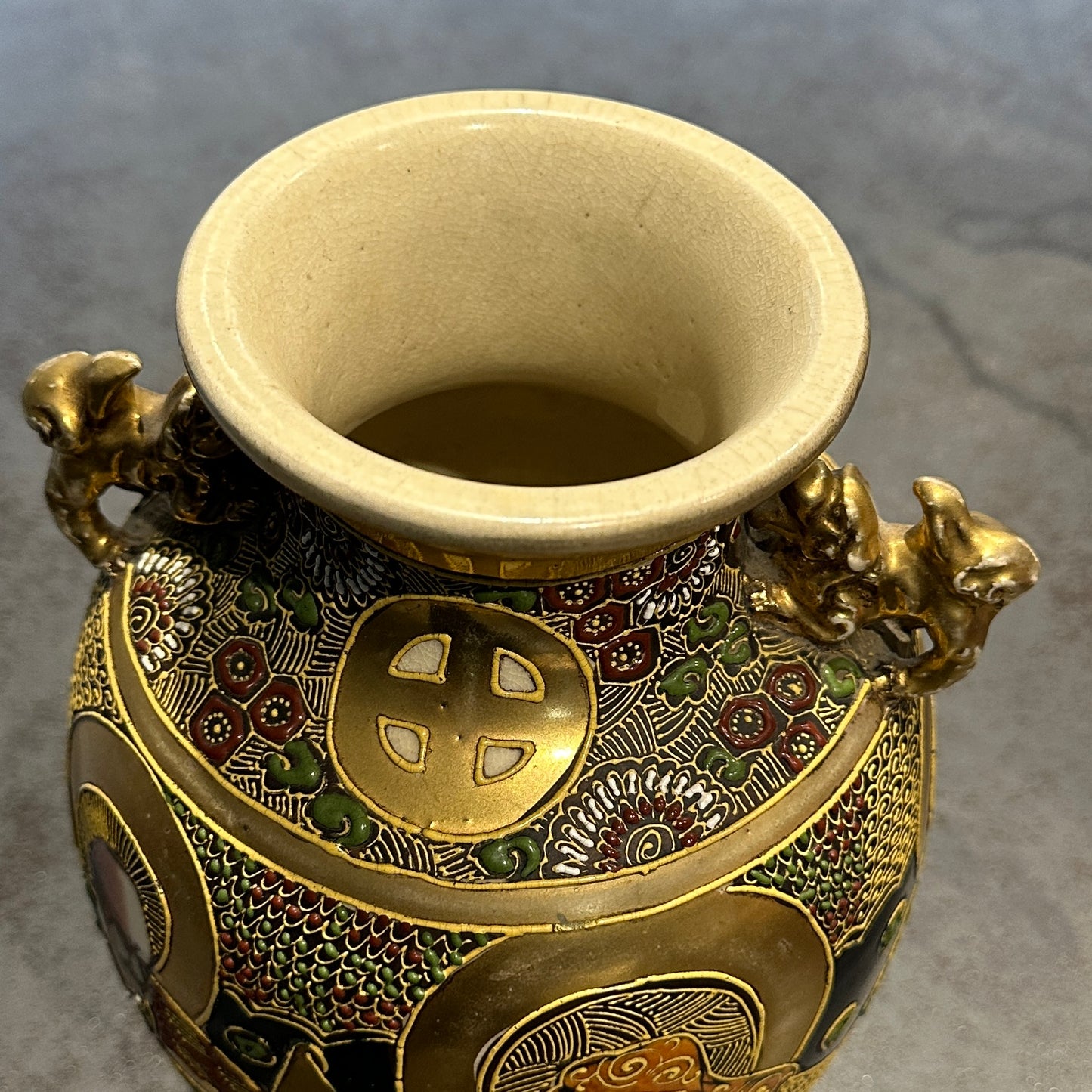 Vase en porcelaine de Satsuma – Signé – Décor Samouraïs & Rehauts dorés