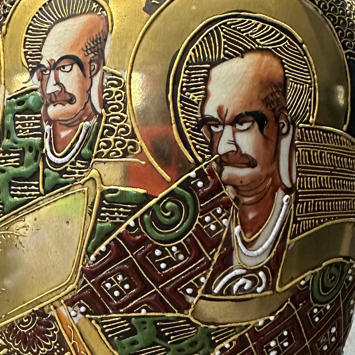 Vase en porcelaine de Satsuma – Signé – Décor Samouraïs & Rehauts dorés