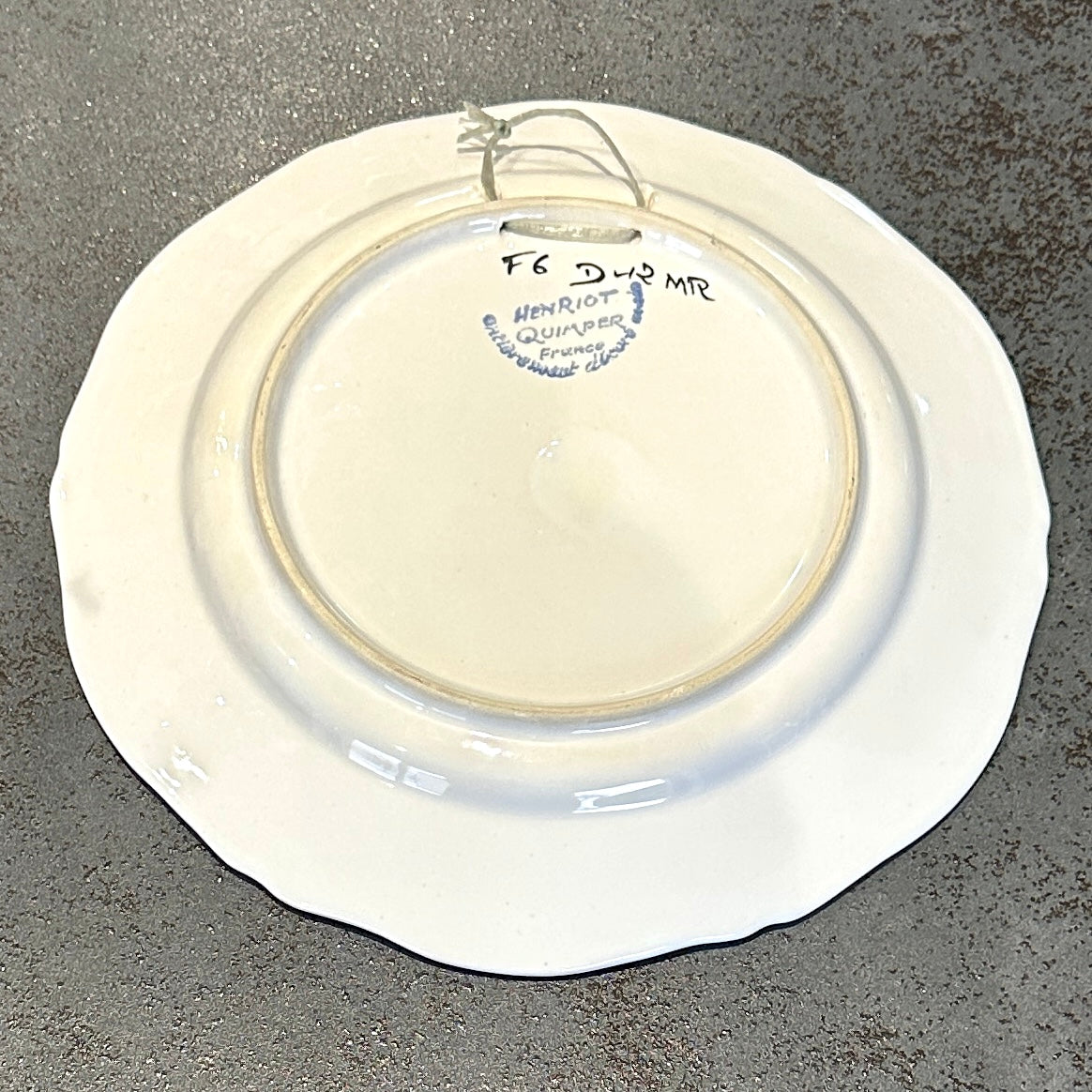 Assiette Faïence Bretonne Henriot Quimper – Décor Oiseau Multicolore