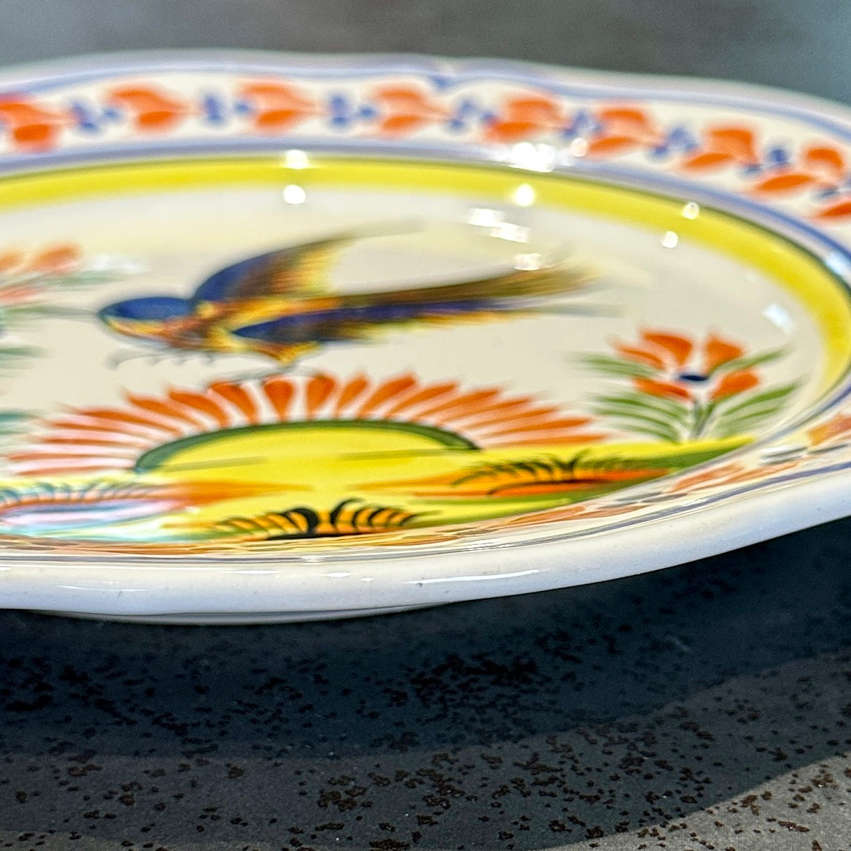 Assiette Faïence Bretonne Henriot Quimper – Décor Oiseau Multicolore