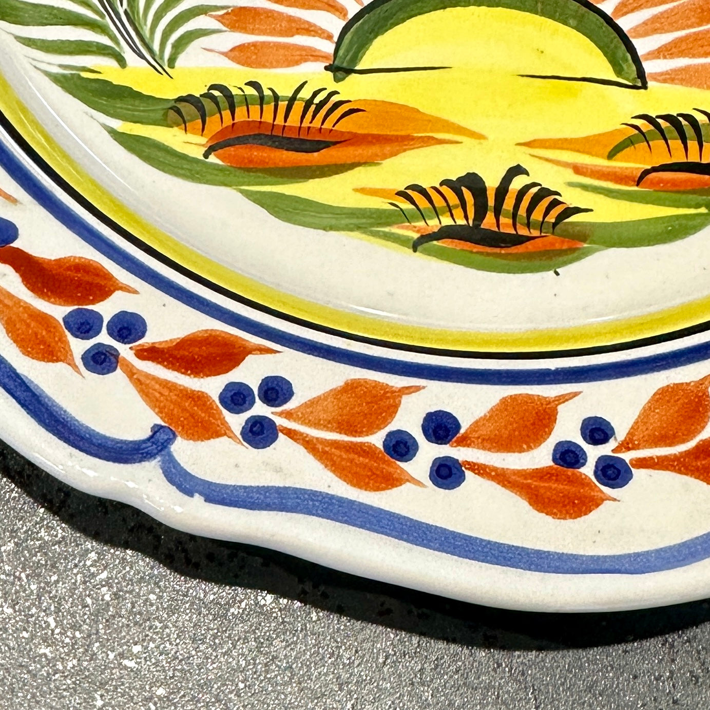 Assiette Faïence Bretonne Henriot Quimper – Décor Oiseau Multicolore