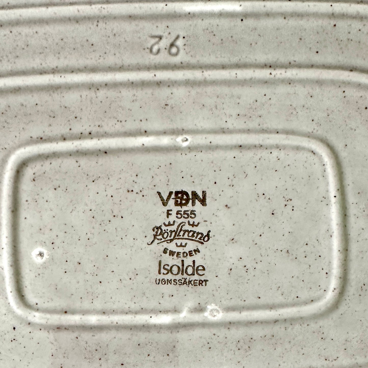 Plat Scandinave vintage Rörstrand modèle ISOLDE - beige/chocolat - Suède