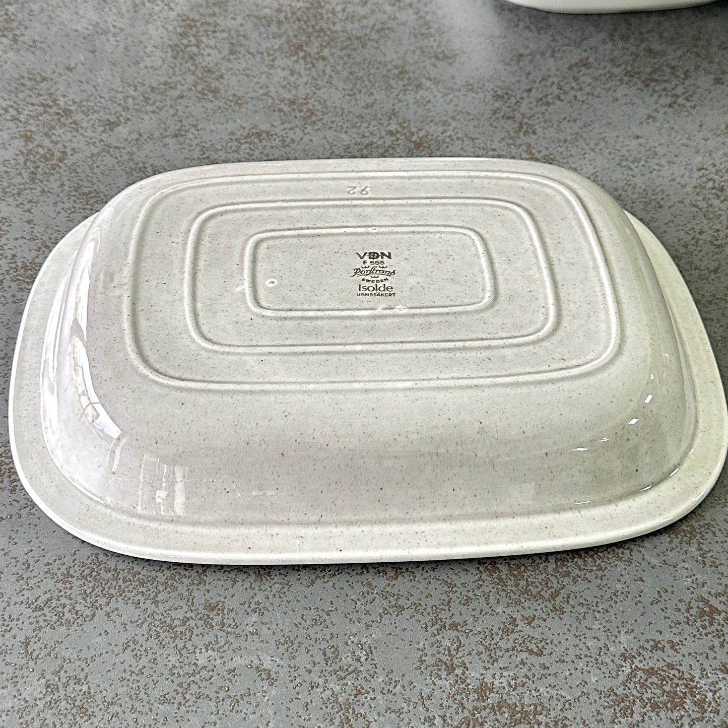 Plat Scandinave vintage Rörstrand modèle ISOLDE - beige/chocolat - Suède