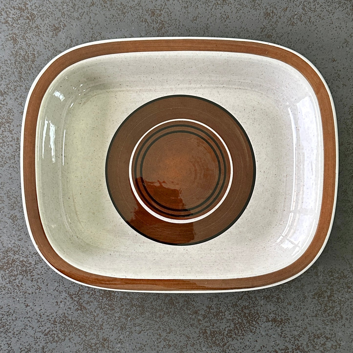 Plat Scandinave vintage Rörstrand modèle ISOLDE - beige/chocolat - Suède