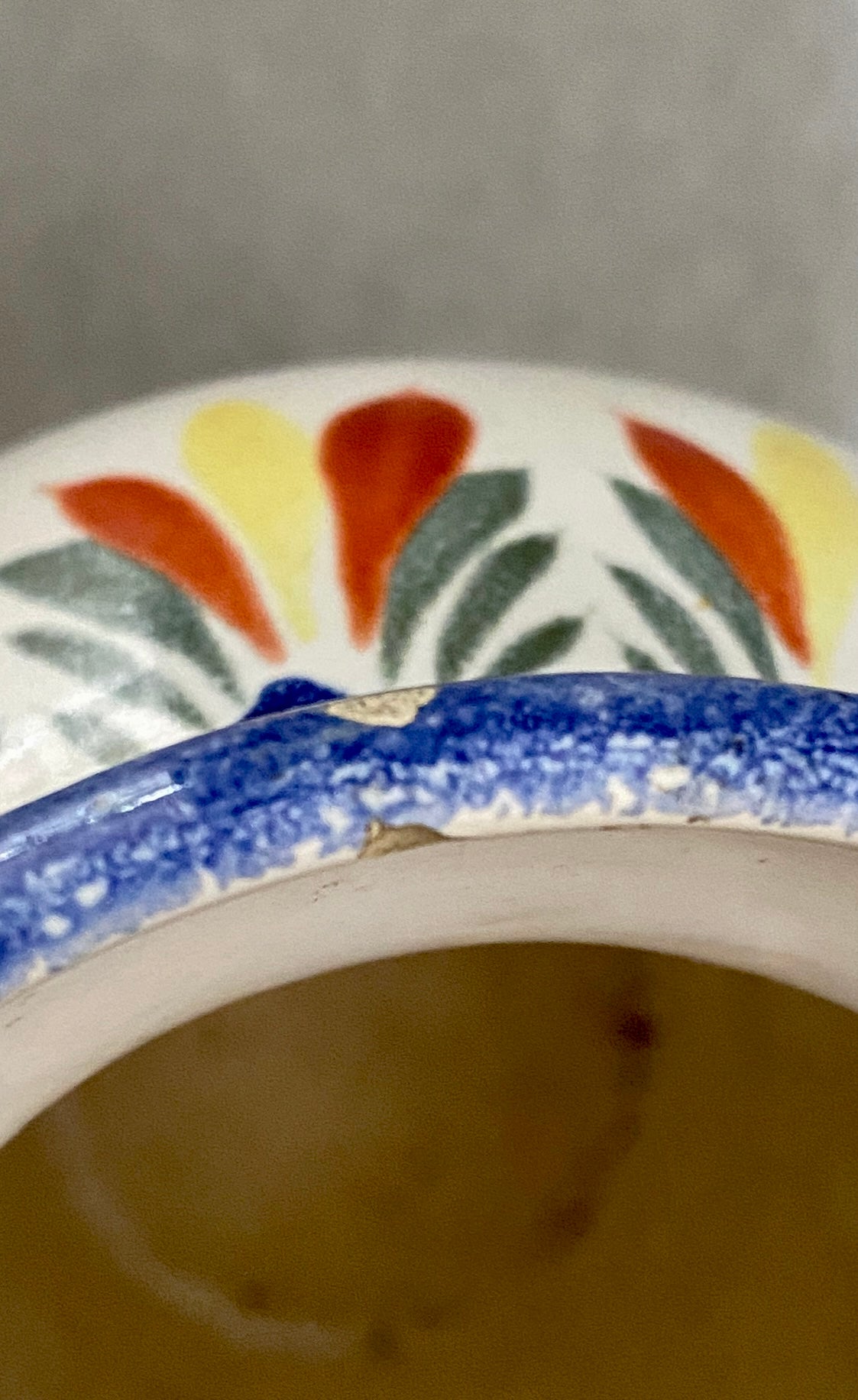 Vase « HENRIOT - QUIMPER », fleuri en céramique - Années 70