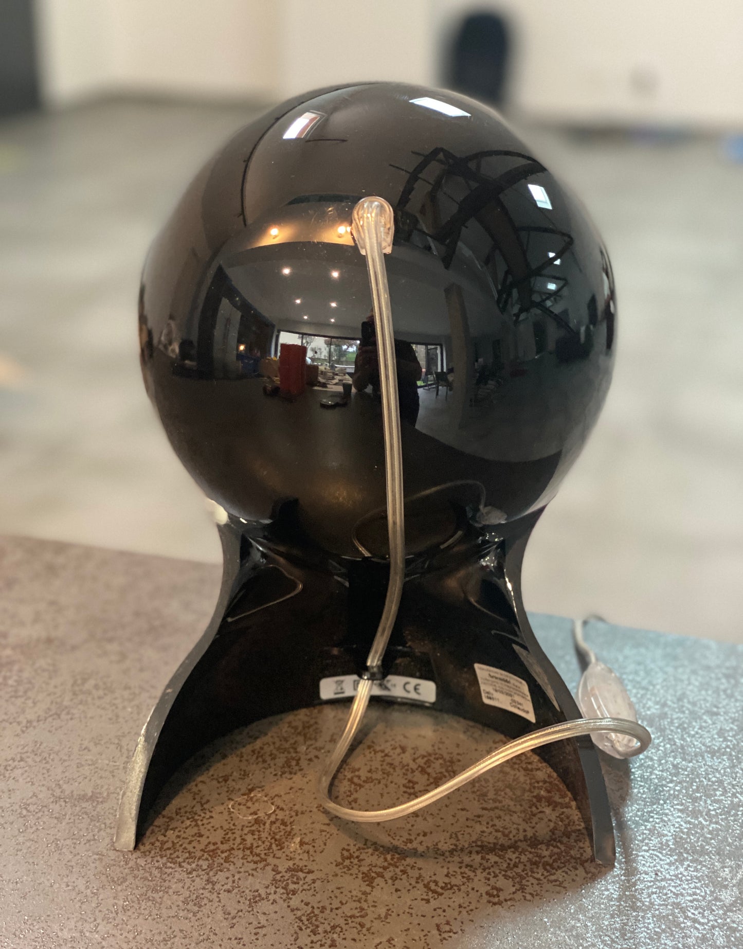 Lampe de table en plastique ABS noir, modèle " Dalu ", par Vico MAGISTRETTI.