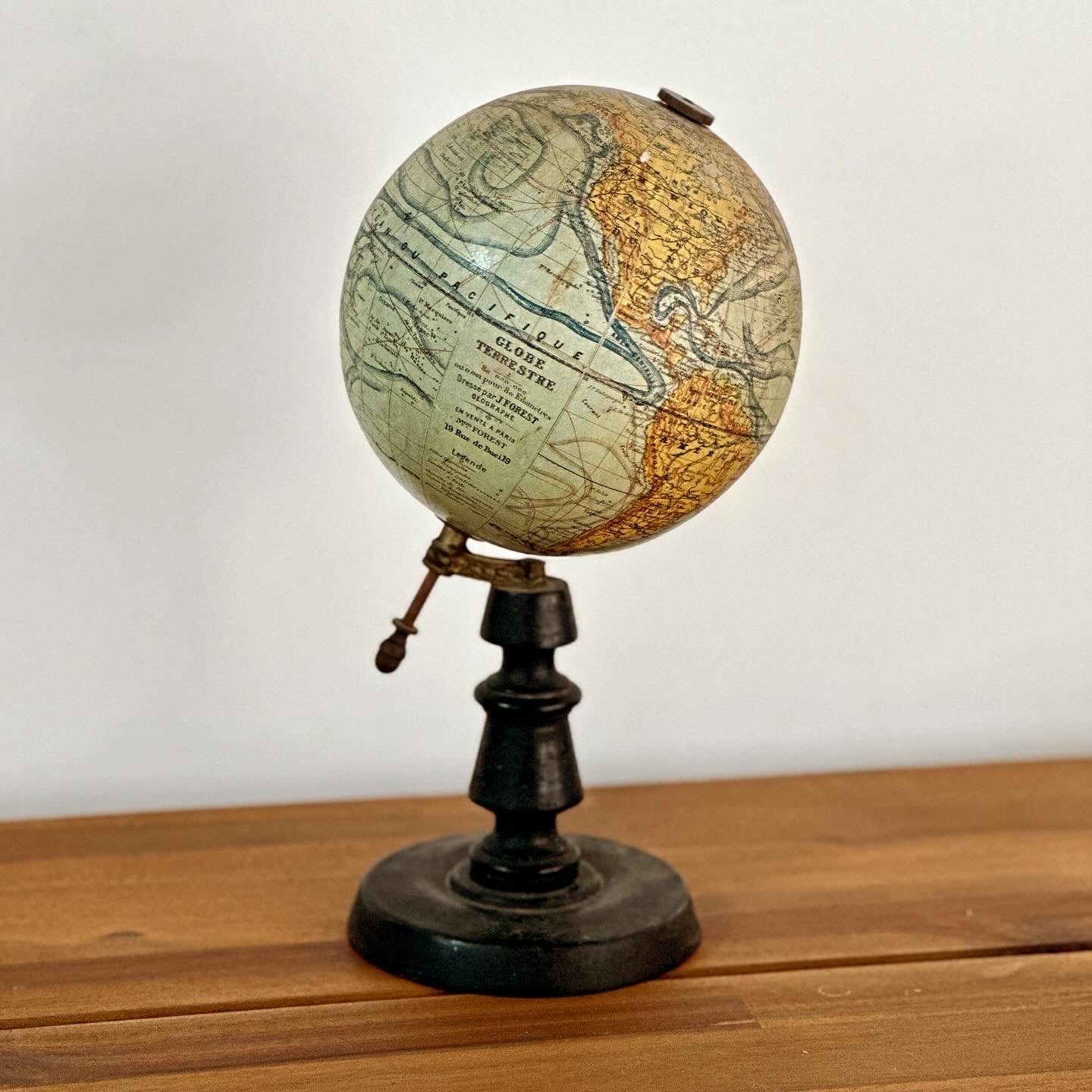 Globe terrestre J. FOREST, Éditeur Géographe à Paris - Début XXe siècle