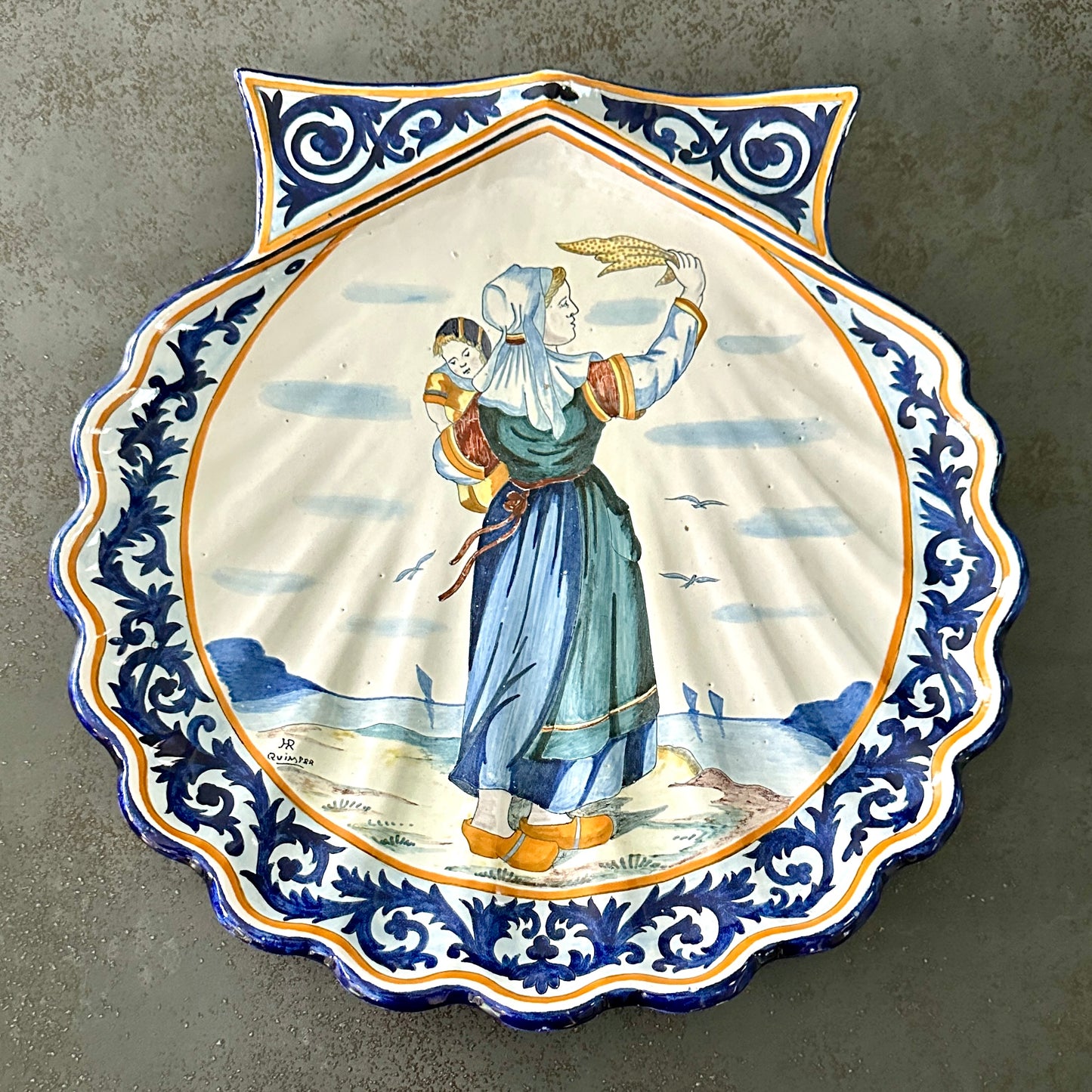 Faience - Henriot Quimper - plat coquille
St Jacques grande taille (33 cm)