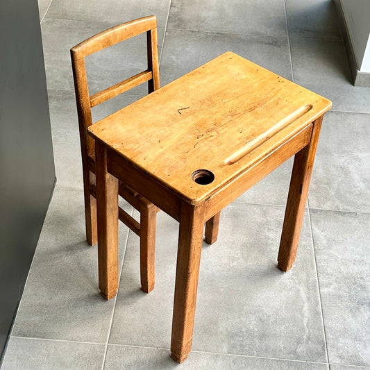 Bureau d’écolier en bois massif - Milieu XXème Siècle - Chaise Indépendante