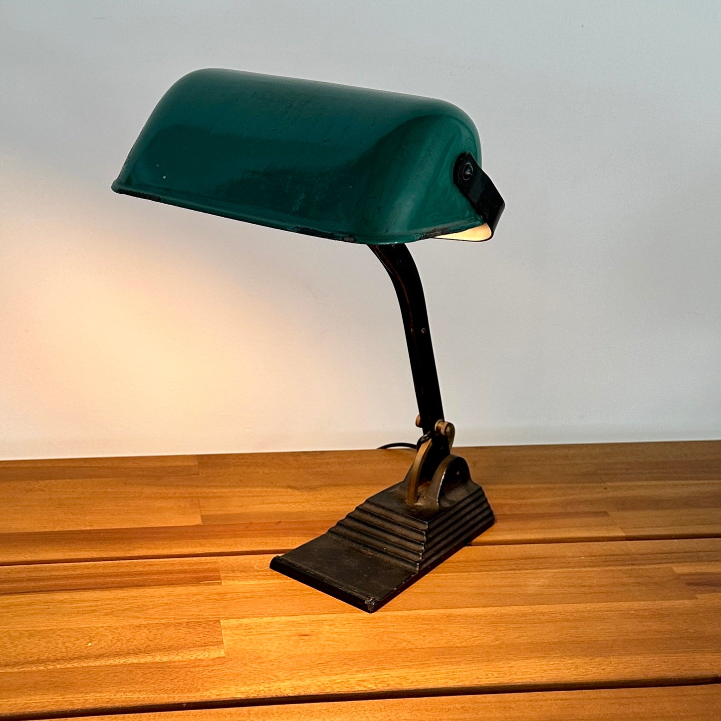 Lampe de bureau HORAX à piètement escalier - Circa 1930
