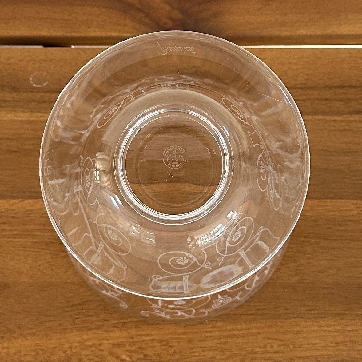 Vase tulipe en cristal de BACCARAT  à décor gravé d'arabesques - Signé