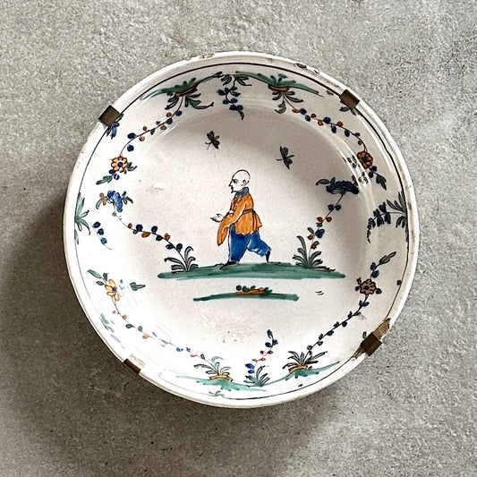 Assiette en faïence à décor polychrome - XVIII ème siècle