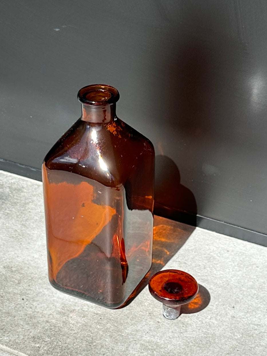 Grand Flacon à Pharmacie en Verre Ambré de Section Carrée